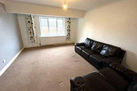 2 bedroom flat to rent, Hadleigh Court, Shadwell Lane, Moortown