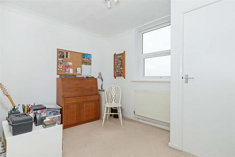 2 bedroom flat for sale, Grand Avenue, Worthing