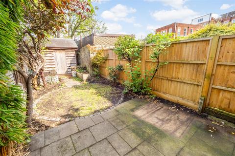 2 bedroom semi-detached house to rent, Warwick Road, Sutton