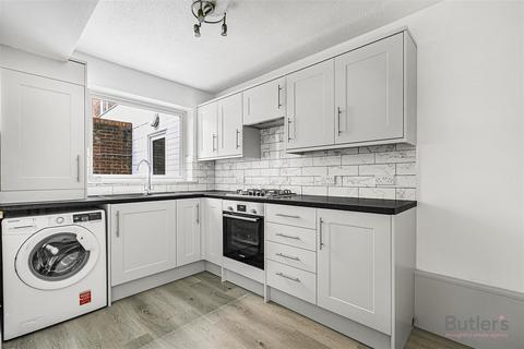 2 bedroom flat to rent, St. James Road, Sutton