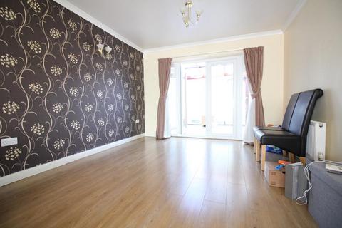 3 bedroom terraced house to rent, Waltham Avenue, Hayes