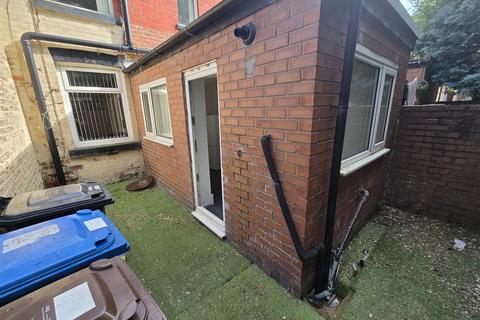 3 bedroom terraced house to rent, Caledonia Street, Radcliffe