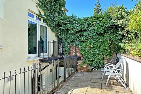 1 bedroom flat for sale, Station Road, Redhill