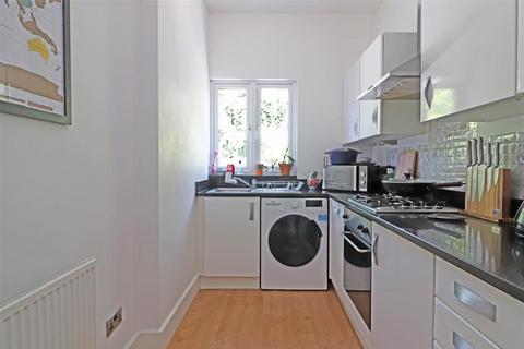 1 bedroom flat for sale, Station Road, Redhill