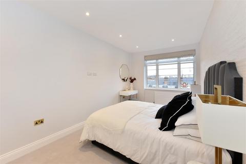 3 bedroom flat for sale, George Street, London W1H