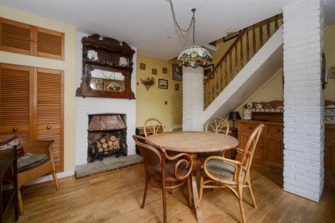 64 Bramble Walk, Epsom, KT18 7TB