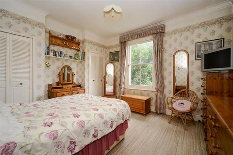 64 Bramble Walk, Epsom, KT18 7TB