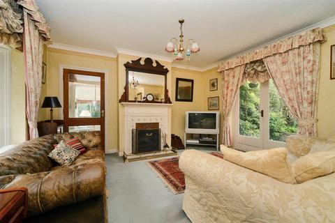 64 Bramble Walk, Epsom, KT18 7TB
