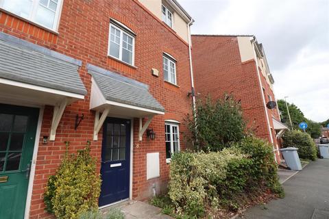 4 bedroom semi-detached house to rent, Bateman Close, Crewe