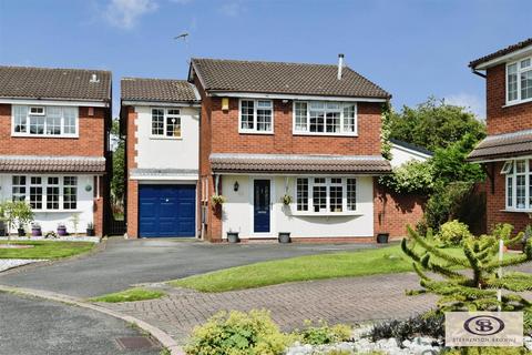 5 bedroom detached house for sale, Stanier Close, Crewe