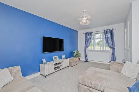 7 Farnley Park View, Leeds, LS12 5FA