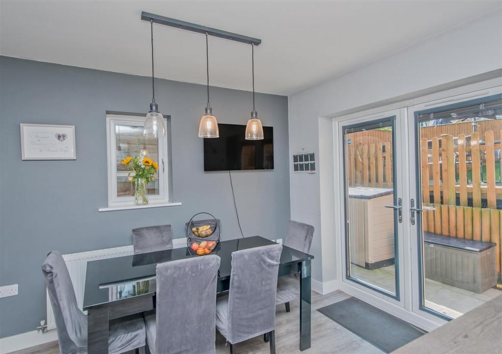 Fitted Dining Kitchen: