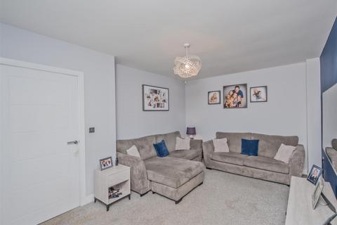 7 Farnley Park View, Leeds, LS12 5FA