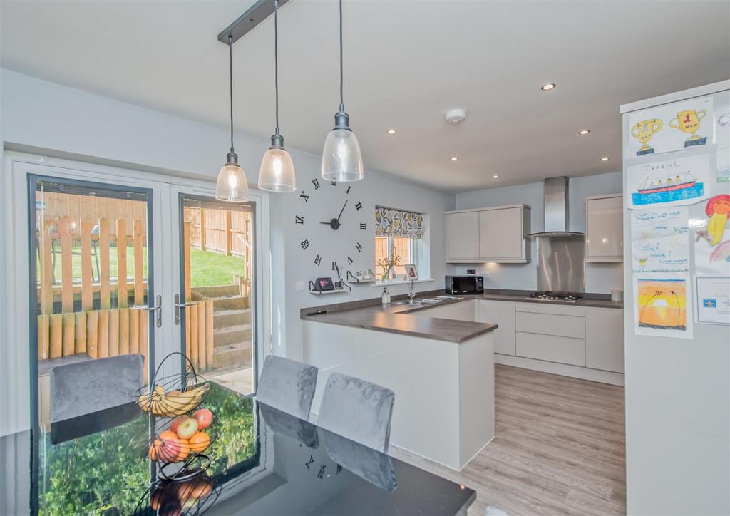 Fitted Dining Kitchen: