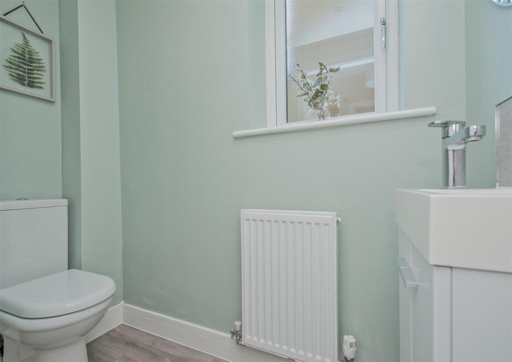 Cloakroom / Wc::