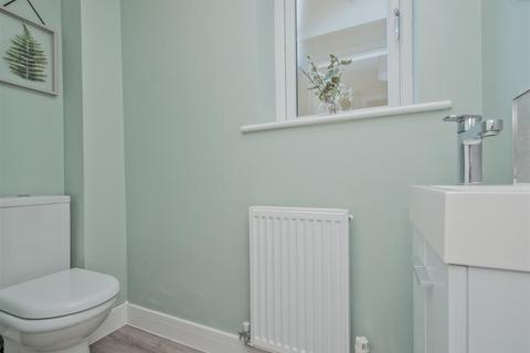7 Farnley Park View, Leeds, LS12 5FA
