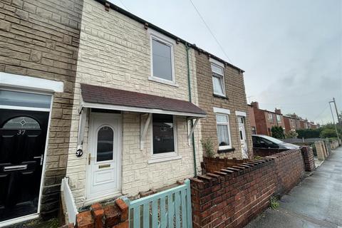 2 bedroom terraced house to rent, Westfields, Castleford WF10