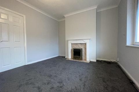 2 bedroom terraced house to rent, Westfields, Castleford WF10