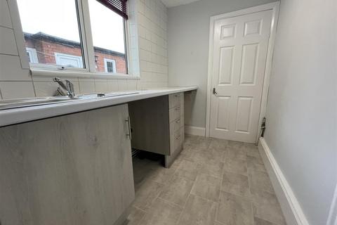 2 bedroom terraced house to rent, Westfields, Castleford WF10