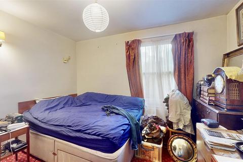 3 bedroom semi-detached house for sale, High Street, Brentford