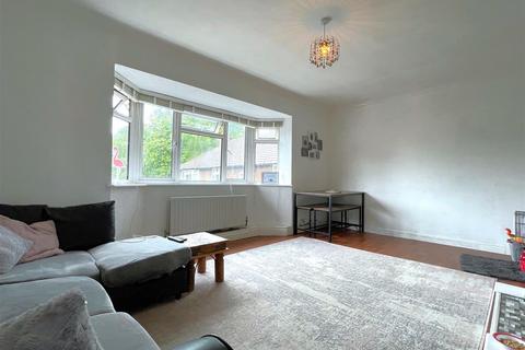 3 bedroom flat to rent, Bromley Road, Shortlands, Bromley, BR2