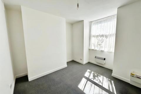 2 bedroom apartment to rent, Hulme Street, Southport