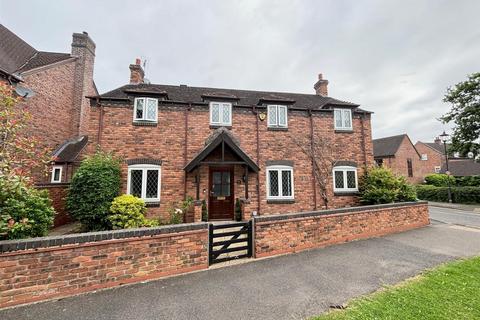 4 bedroom detached house to rent, Tythe Barn Lane, Dickens Heath, Solihull