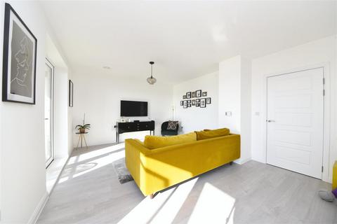 2 bedroom flat for sale, Coxwell Boulevard, London