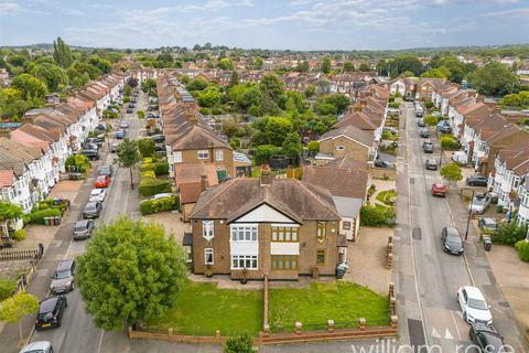 3 bedroom semi-detached house for sale, Richmond Avenue, London E4