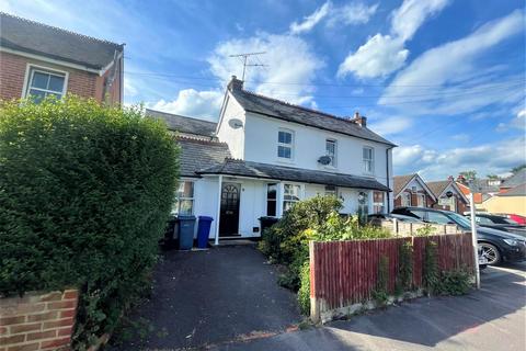 2 bedroom semi-detached house to rent, Clarence Road, Hampshire GU51