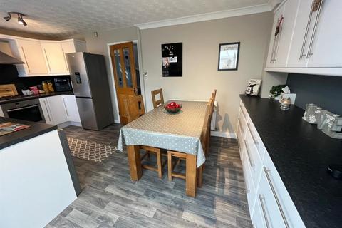 3 Ashridge Drive, Dukinfield, SK16 4HU