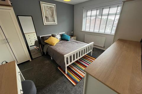 3 Ashridge Drive, Dukinfield, SK16 4HU