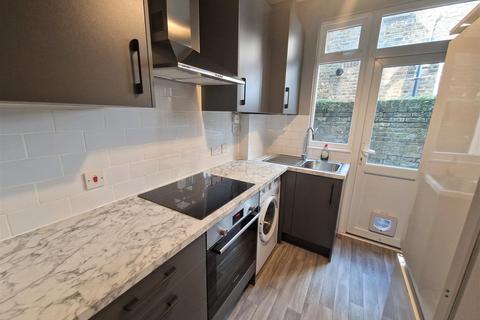 2 bedroom flat to rent, College Road, Kensal Rise