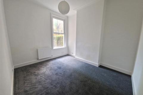 2 bedroom flat to rent, College Road, Kensal Rise