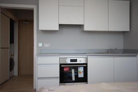 Studio to rent, Neasden Lane, Neasden, NW10 1PH