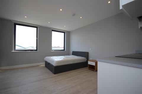 Studio to rent, Neasden Lane, Neasden, NW10 1PH