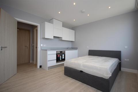 Studio to rent, Neasden Lane, Neasden, NW10 1PH