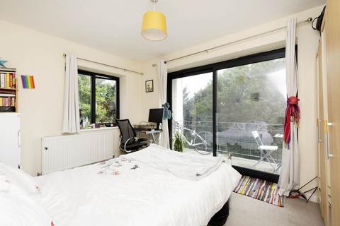 3 bedroom flat to rent, NW2