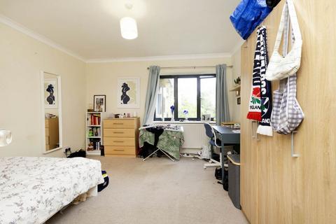 3 bedroom flat to rent, NW2