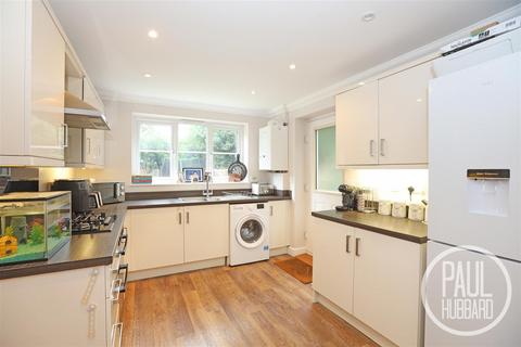 8 Applewood Close, Carlton Colville, Lowestoft, NR33 8FD