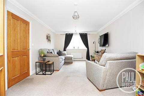 8 Applewood Close, Carlton Colville, Lowestoft, NR33 8FD