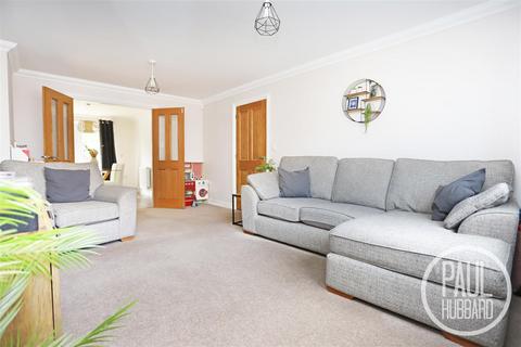 8 Applewood Close, Carlton Colville, Lowestoft, NR33 8FD