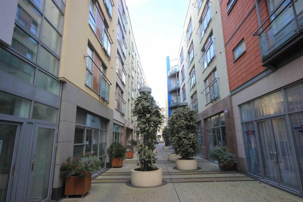 X L9 Dz14ea U-smli LYxw-Vg.jpg