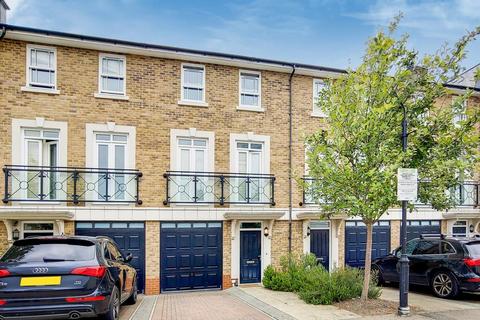 4 bedroom terraced house to rent, India Way, London SW15