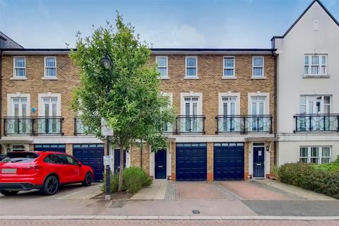 4 bedroom terraced house to rent, India Way, London SW15