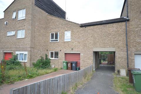 2 bedroom maisonette to rent, Herford Close, Corby