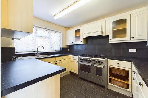 3 bedroom end of terrace house for sale, Byron Close, Walton-On-Thames