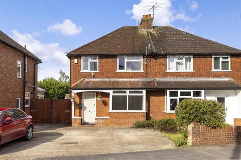 3 bedroom house to rent, Whitemore Road, Guildford GU1