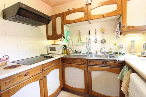 1 bedroom retirement property for sale, Regency Court, Park Avenue, Enfield, EN1