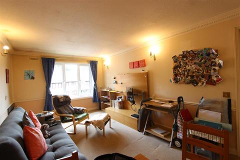 1 bedroom retirement property for sale, Regency Court, Park Avenue, Enfield, EN1